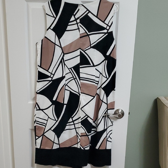 Chic Abstract Patterned Midi Dress - Picture 3 of 5
